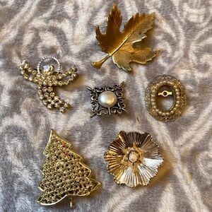 Lot of vintage brooches